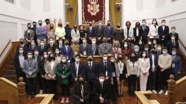 Bellido abre la final de la Liga Nacional de Debate G9 animando a “mejorar la calidad del debate parlamentario”