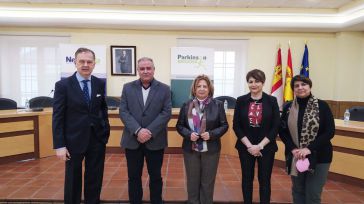 La Fundación Globalcaja concede un proyecto a la Asociación de Familiares y Enfermos de Párkinson y Otras Enfermedades Neurodegenerativas de Villarrobledo para capacitar a personas mayores en el uso del móvil 