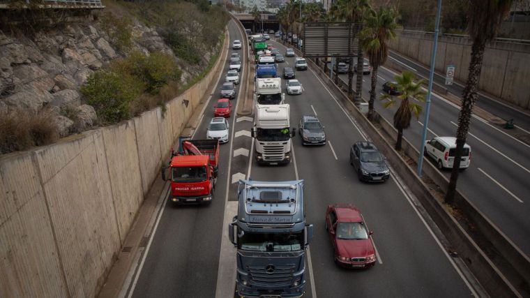 El PMI manufacturero de España marca mínimos de más de un año por la guerra y el paro del transporte