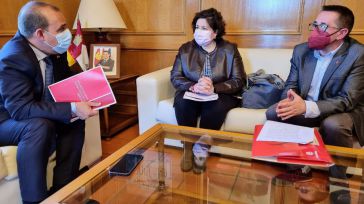 Bellido se reúne con la nueva presidenta de Cáritas 