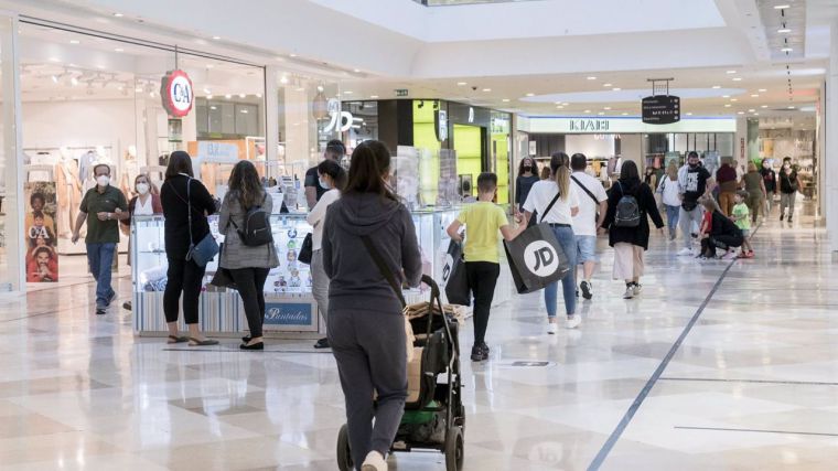 La afluencia en centros comerciales en España aumenta de forma escalonada respecto a 2021