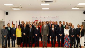 El Pleno de la Cámara de Comercio hace entrega de la Gran Cruz de la Orden de la Cámara de Ciudad Real a Su Majestad el Rey, Felipe VI