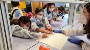 Más de 300 estudiantes de Primaria visitan los laboratorios del IRICA y participan en diferentes experimentos