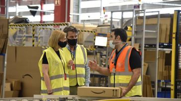 Picazo visita Amazon Illescas en su gira para conocer el tejido empresarial de Castilla-La Mancha 