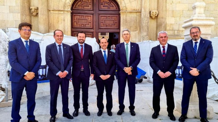 El presidente de las Cortes de CLM asiste a la toma de posesión del rector de la UAH