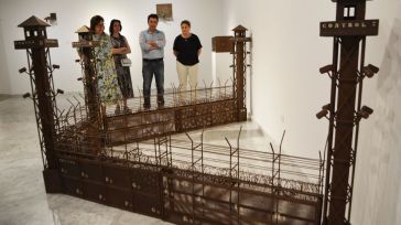 El Centro Cultural San Clemente acoge una exposición que muestra el realismo fantástico de la escultura de Fernando Suárez Reguera