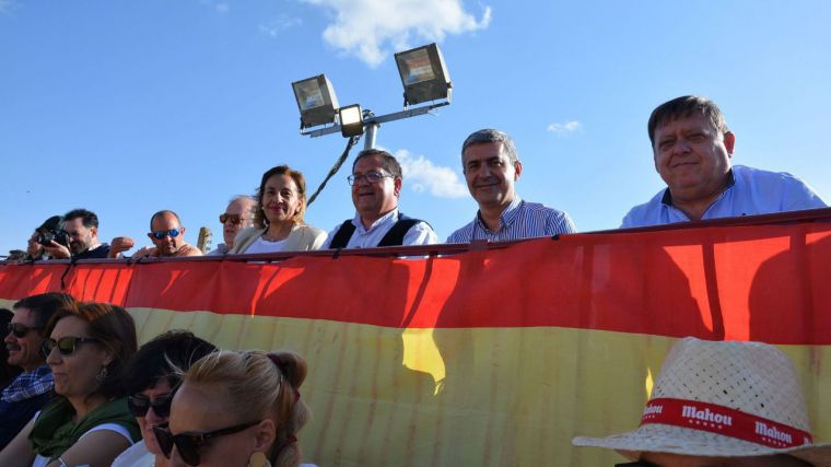 Álvaro Gutiérrez asiste a la brillante tarde de toros muy toledana de las Fiestas de la Primavera de Orgaz