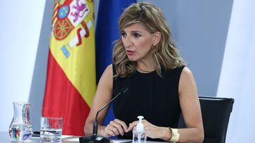 El paralelismo con el socialismo francés: Yolanda Díaz, a la espera de la caída de Sánchez