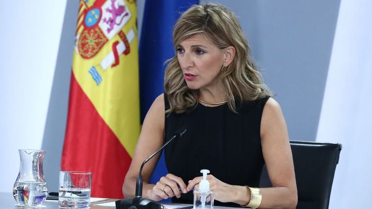 El paralelismo con el socialismo francés: Yolanda Díaz, a la espera de la caída de Sánchez