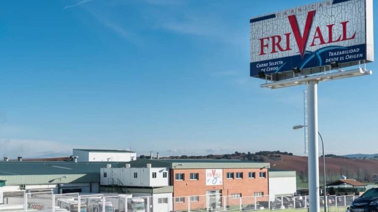 Cárnicas Frivall acometerá la instalación de placas solares en su planta de Villar de Olalla