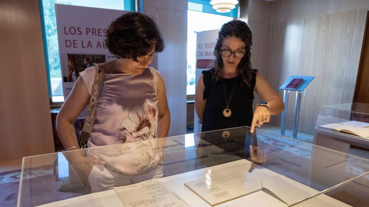 La ciudadanía puede recorrer este martes la sede del parlamento autonómico, con una visita añadida a la exposición especial sobre el Estatuto