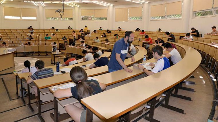 El 95,04 % de los estudiantes aprueba la EvAU en el distrito universitario de Castilla-La Mancha