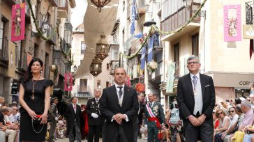  El presidente de las Cortes, la Mesa y grupos políticos, disfrutan del Corpus de Toledo