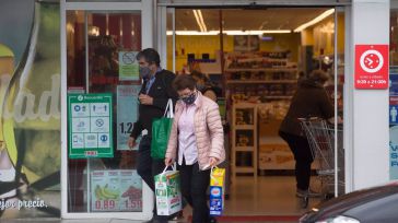 La OCU denuncia a seis de las principales marcas de alimentación por reducir la cantidad de producto en sus envases sin bajar el precio