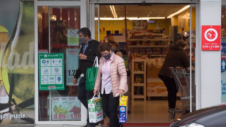 La OCU denuncia a seis de las principales marcas de alimentación por reducir la cantidad de producto en sus envases sin bajar el precio