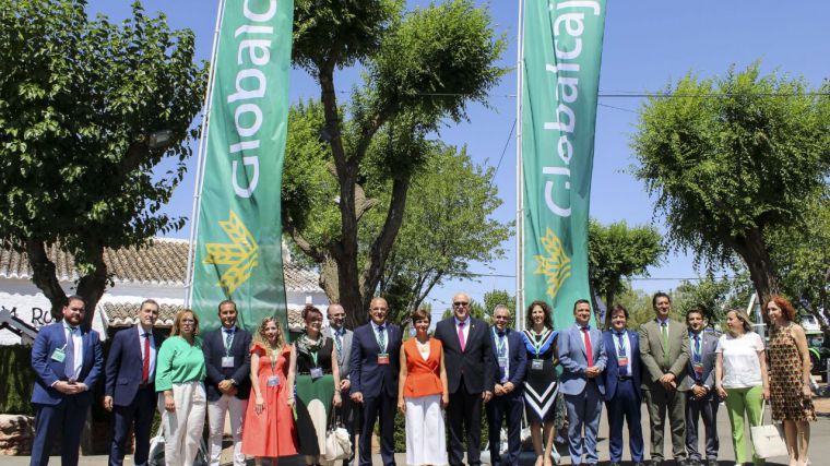 Globalcaja arropa al sector agroalimentario en FERCAM 