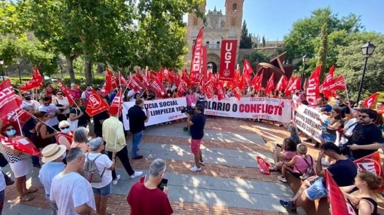 CCOO y UGT se manifiestan en CLM para exigir subidas salariales y anuncian movilizaciones en otoño