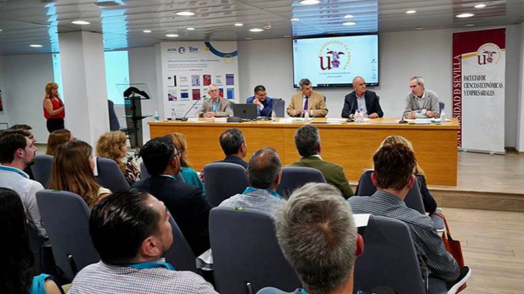 Premian una investigación de la UCLM sobre los efectos de la ansiedad en la fidelidad de los clientes