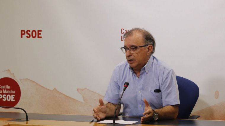 Mora avisa a Núñez de que “las tesis” del PP nacional sobre los funcionarios “acabaron en miles de despidos en la etapa de Cospedal”