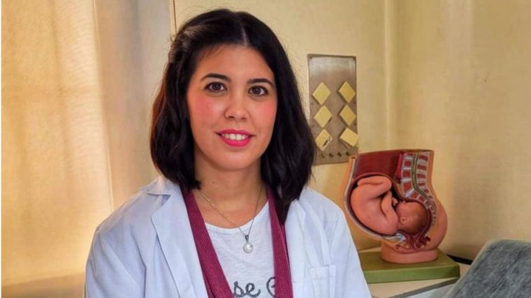 Una matrona del Centro de Salud de San Clemente, doctora Cum Laude por un estudio sobre la lactancia materna