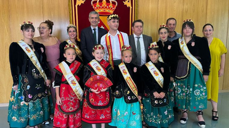 Álvaro Gutiérrez acompaña al alcalde y a los vecinos de Cobisa en sus fiestas patronales
