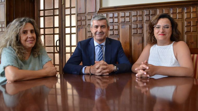 Apoyo del presidente de la Diputación a las inversiones en Santo Domingo Caudilla