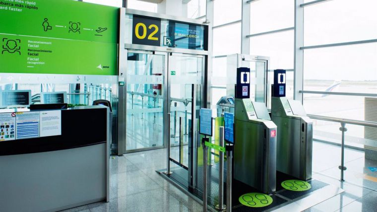 Aena implementa la tecnología biométrica en sus aeropuertos para mejorar la experiencia del pasajero