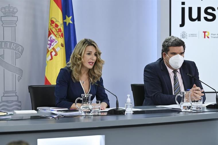 La EPA pone en solfa la reforma laboral sobre temporalidad: Se dispara en el sector público y se reduce en el privado