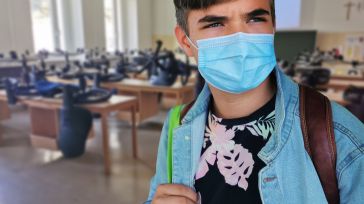 Sanidad elimina de las aulas la necesidad de ventilación permanente y la distancia interpersonal en comedores