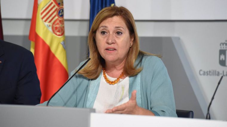 La consejera de Educación desautoriza a Núñez en su petición de ayudas: 'El Ejecutivo de su partido eliminó todas'