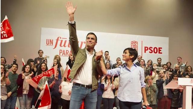 Pedro Sánchez e Isabel Rodríguez en un mitin socialista. (Foto: Facebook)
