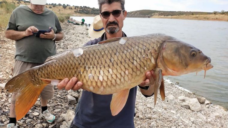 Más de una veintena de personas han participado en el IV Concurso de Pesca de FERCATUR 