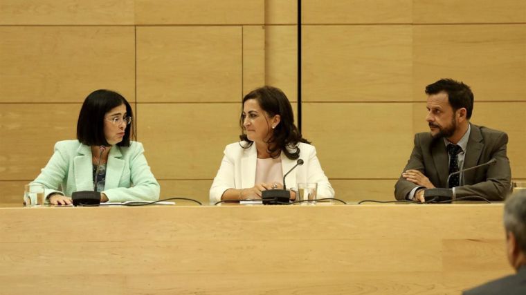 Darias dice que la nueva dosis de refuerzo de la vacuna COVID-19 contará con la 'ejemplaridad de los españoles'