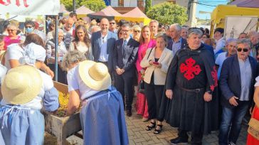 Fernando Muñoz felicita a Montearagón, que celebra su Feria Medieval del Vino como Fiesta de Interés Turístico Regional