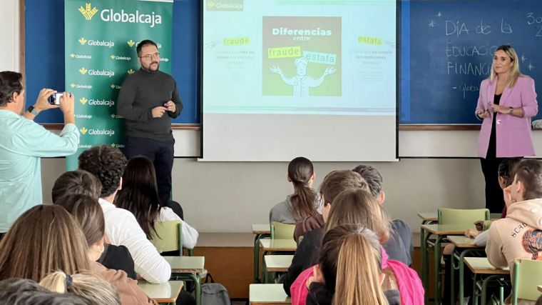 Globalcaja imparte un taller de prevención de fraudes online a 60 jóvenes con motivo del Día de la Educación Financiera