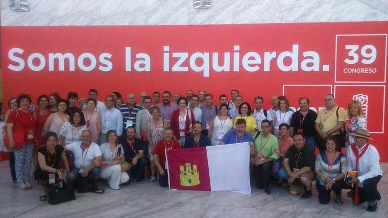 Miembros de la Delegación Regional de CLM en el 39º Congreso del PSOE. (Foto: Facebook)