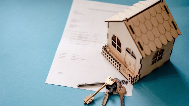 La firma de hipotecas comienza a resentirse tras la subida de tipos y la amenaza de la recesión