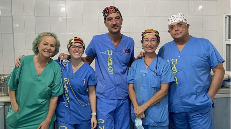 Profesionales del Complejo Hospitalario Universitario de Albacete llevan a cabo una misión urológica en Liberia