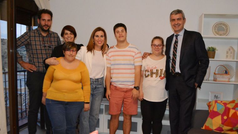 Álvaro Gutiérrez destaca la posibilidad de vida independiente que ofrecen los pisos de la Diputación a los jóvenes de Down Toledo