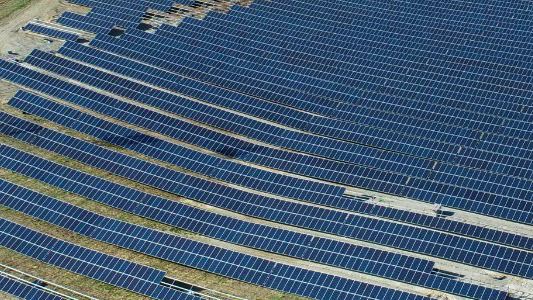 La constructora de la megaplanta solar de Guadalajara declara 2,3 millones de beneficios hasta septiembre