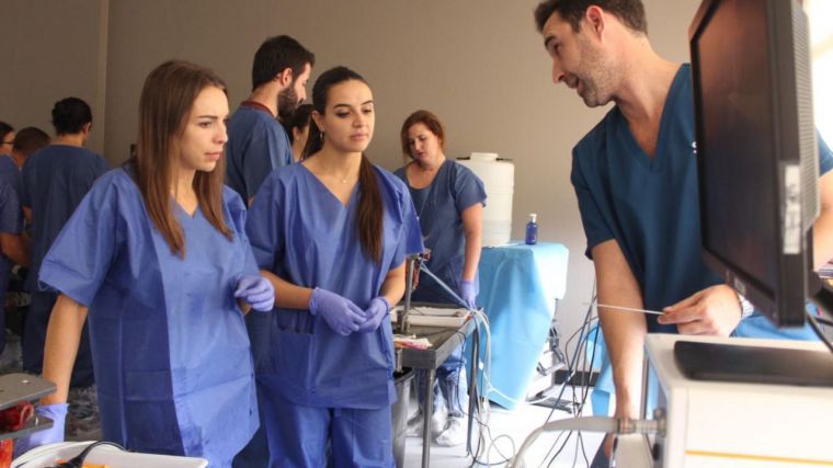 Médicos residentes de Traumatología y Cirugía Ortopédica de Castilla-La Mancha se forman en el Hospital de Toledo en nuevas técnicas de artroscopia