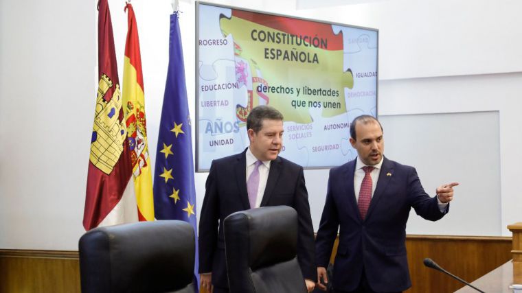 Las Cortes regionales celebran el Día de la Constitución con un acto institucional, puertas abiertas e iluminación de la fachada con la bandera