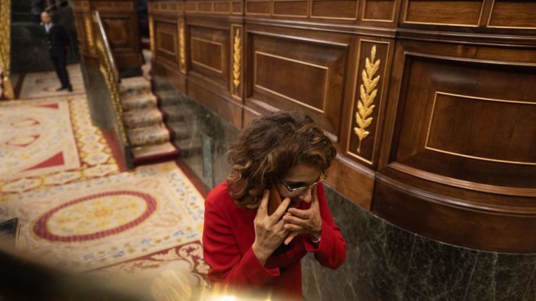 La ministra de Hacienda, María Jesús Montero, durante una sesión plenaria en el Congreso de los Diputados, a 14 de diciembre de 2022, en Madrid 