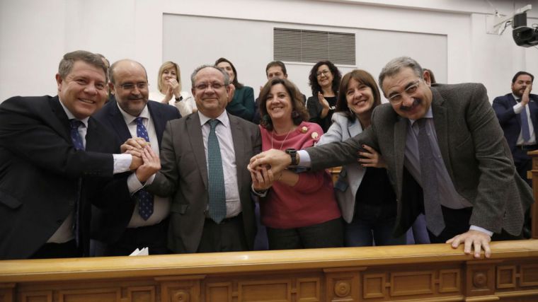 El Pleno de las Cortes regionales aprueba los Presupuestos de la Junta para 2023 con los votos de la mayoría socialista