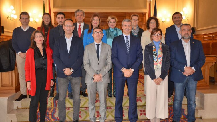El gobierno de la Diputación recibe el respaldo unánime a un presupuesto municipalista, generoso y fruto del acuerdo