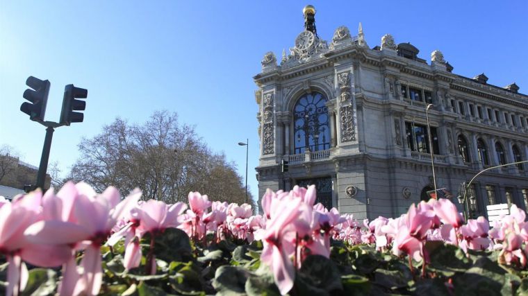 La riqueza neta de las familias cae un 1,1% en el tercer trimestre y su deuda se modera al 54,4% del PIB