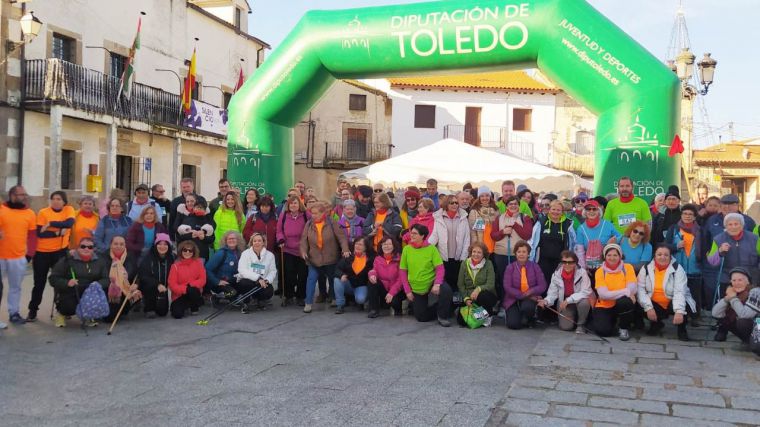 Ana Gómez participa en la ruta de senderismo 'Uniendo Pueblos' de la Sierra de San Vicente