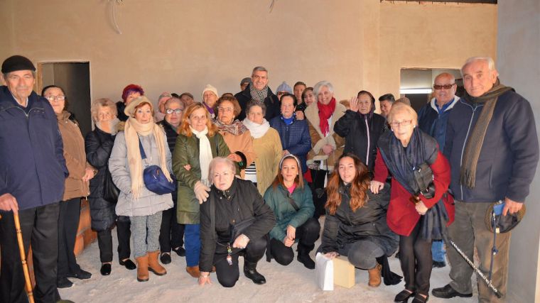 Álvaro Gutiérrez comparte con los mayores de Ontígola su ilusión por el nuevo Hogar del Jubilado