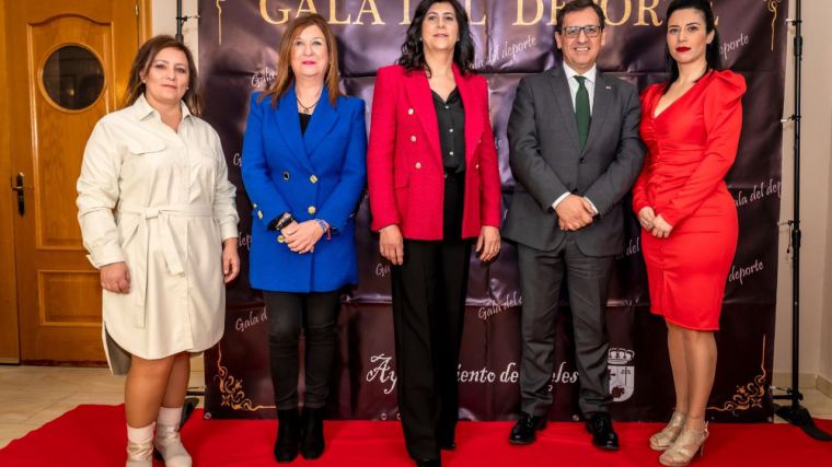 María Jesús Pérez felicita a Yeles por su defensa y promoción del deporte local