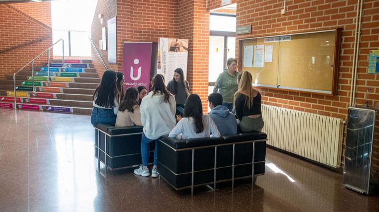 La UCLM conmemora el 8M con mayoría de mujeres en las aulas y actividades en todos los campus y sedes